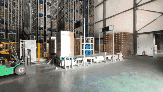 6- forklift delivery + empty pallet stacking.gif